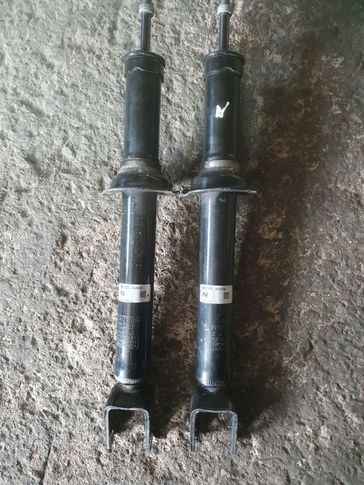 Передні стійки  Infiniti