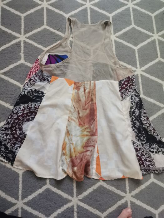 Jedwabna bluzka boho patchwork – rozmiar 4
Materiał:  jedwab

Zjawis