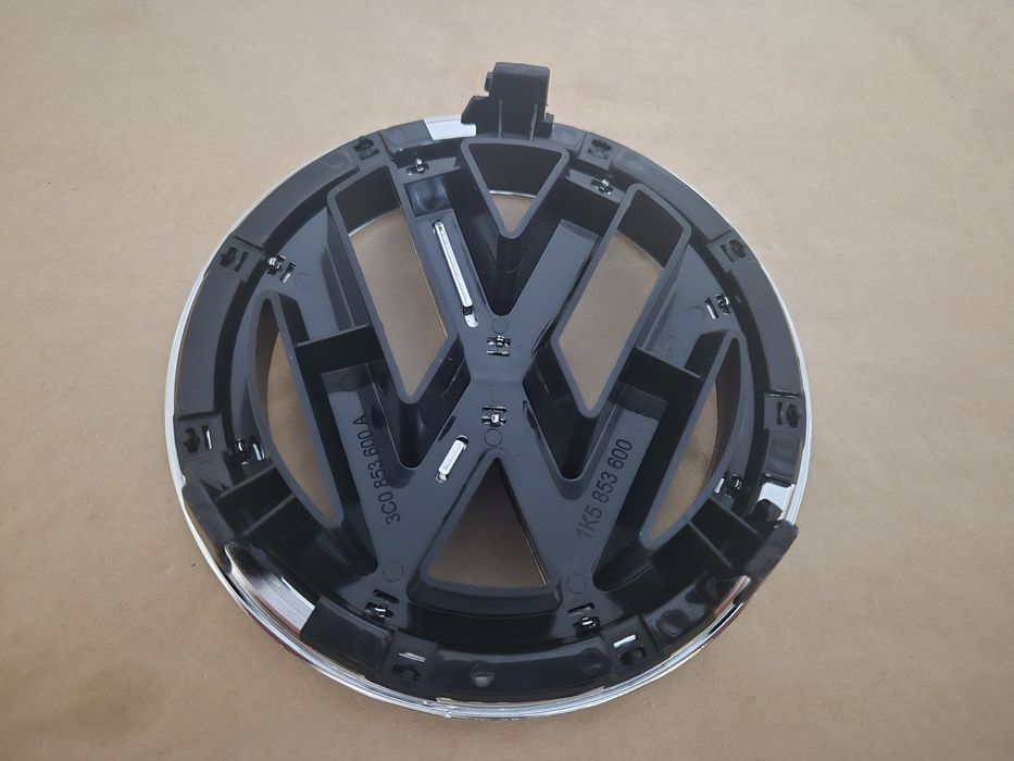 logo emblemat w przód Tiguan Golf  Passat przód śr155mm