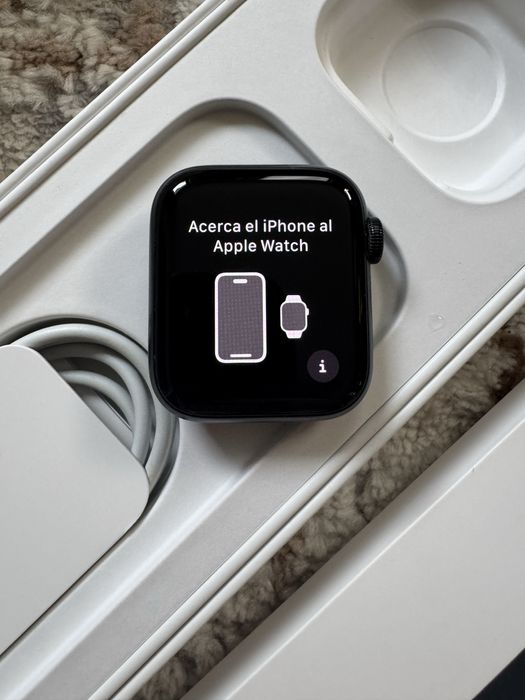 Apple Watch SE Series 2 40 mm, midnight годинник чорного кольору