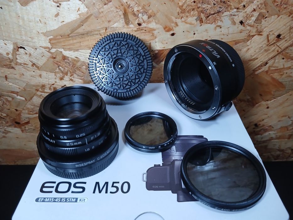 Canon EOS M50 + 15-45mm + Extras