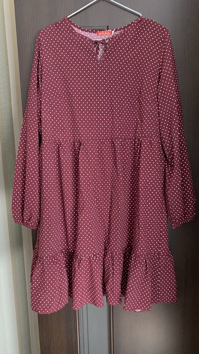 Бордова сукня вільного крою для вагітних