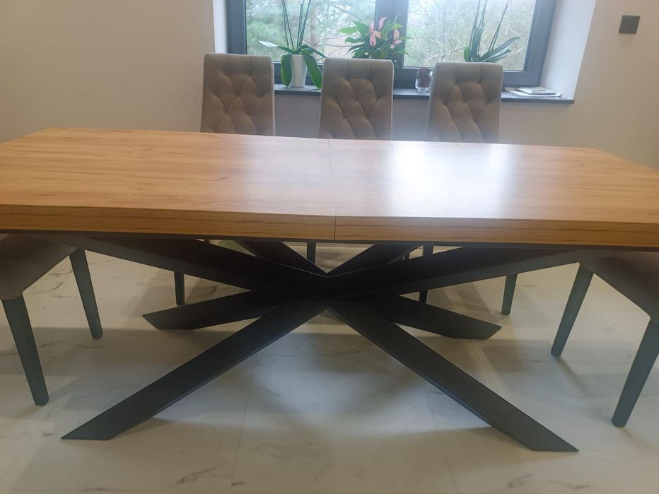 Stół rozkładany na pająku