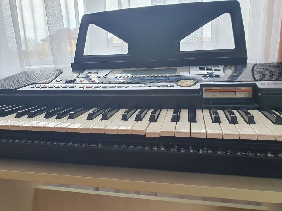 Синтезатор Yamaha PSR-540 + підставка