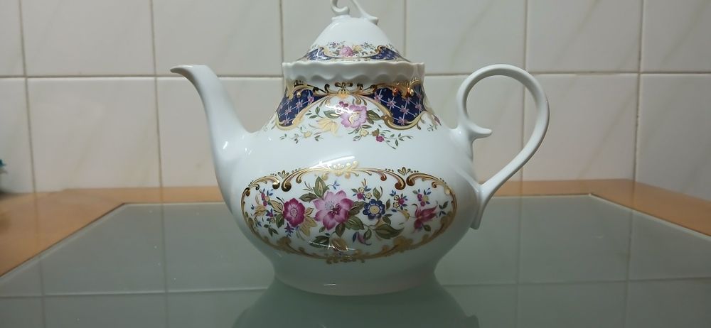 Bules de chá em porcelana