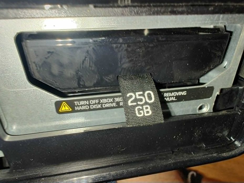Xbox 360 250GB + Kinect + 2 pady + 14 gier