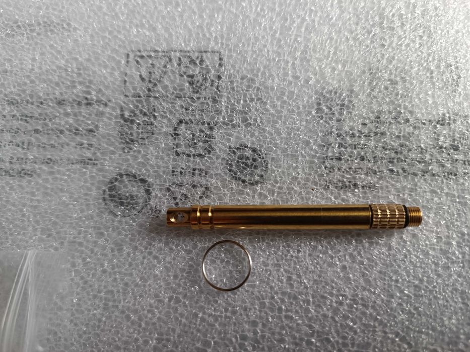 breloczek do kluczy - igła