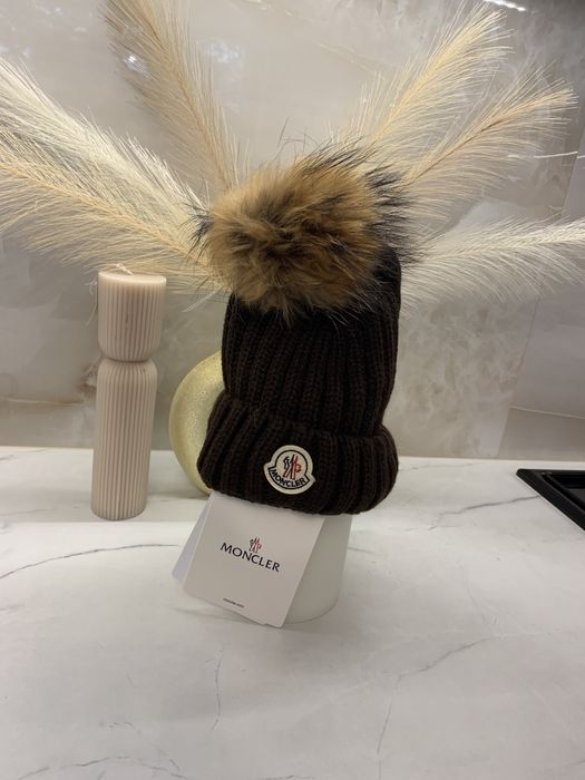 Nowa czapka z metkami