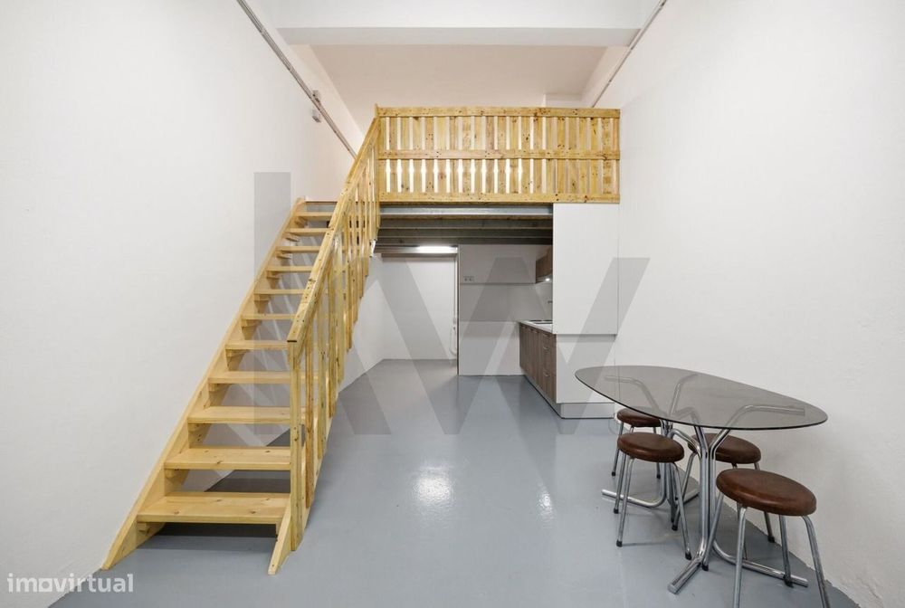 Garagem Transformada em Loft T0 – investimento na Pedrulha, Coimbra