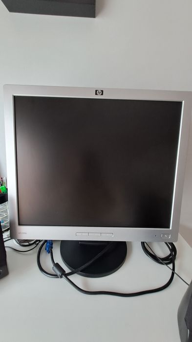 Monitor HPL1906 + colunas CAMAC. A funcionar na perfeição.