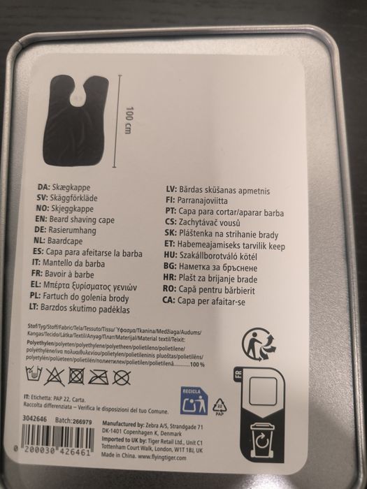 Capa para cortar/aparar a barba no espelho