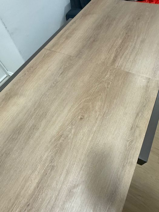 Mesa extensível com conjunto de 6 cadeiras