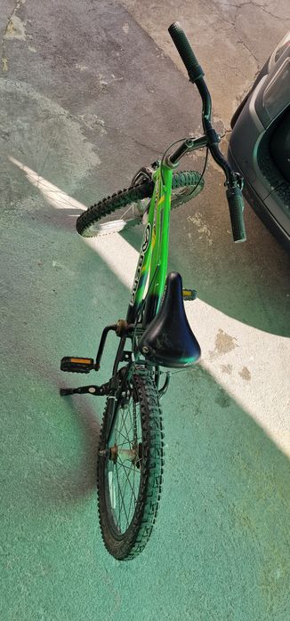 Bicicleta, berg aro 20 com alguns detalhes de uso.