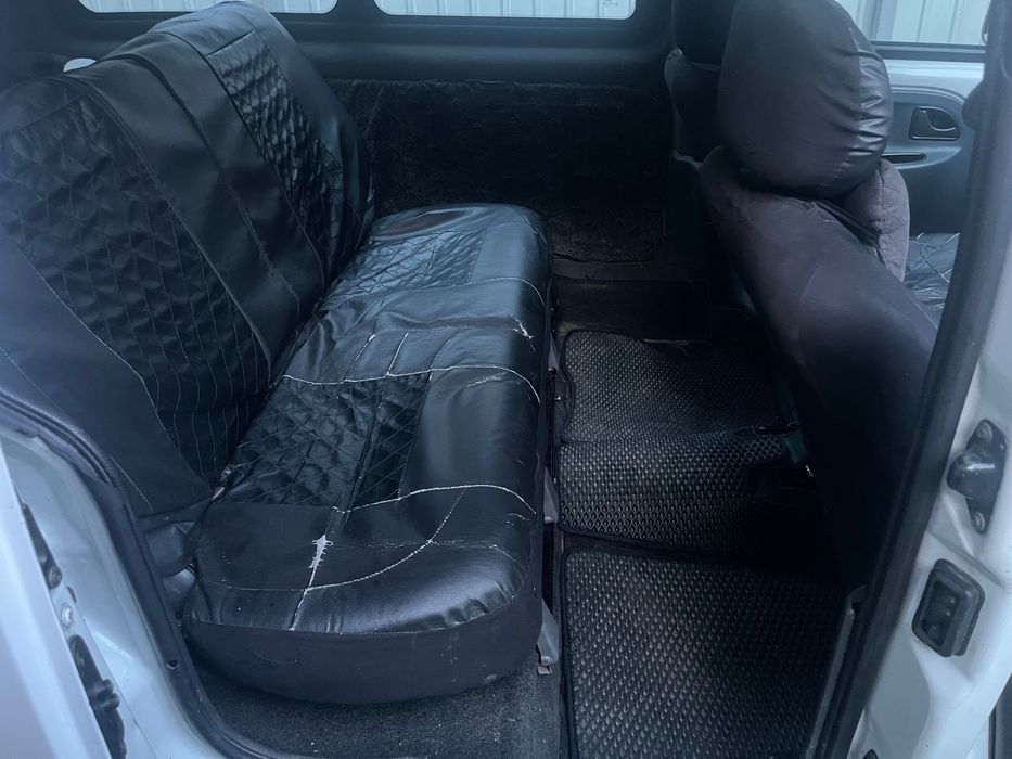 Автомобіль рено кенго