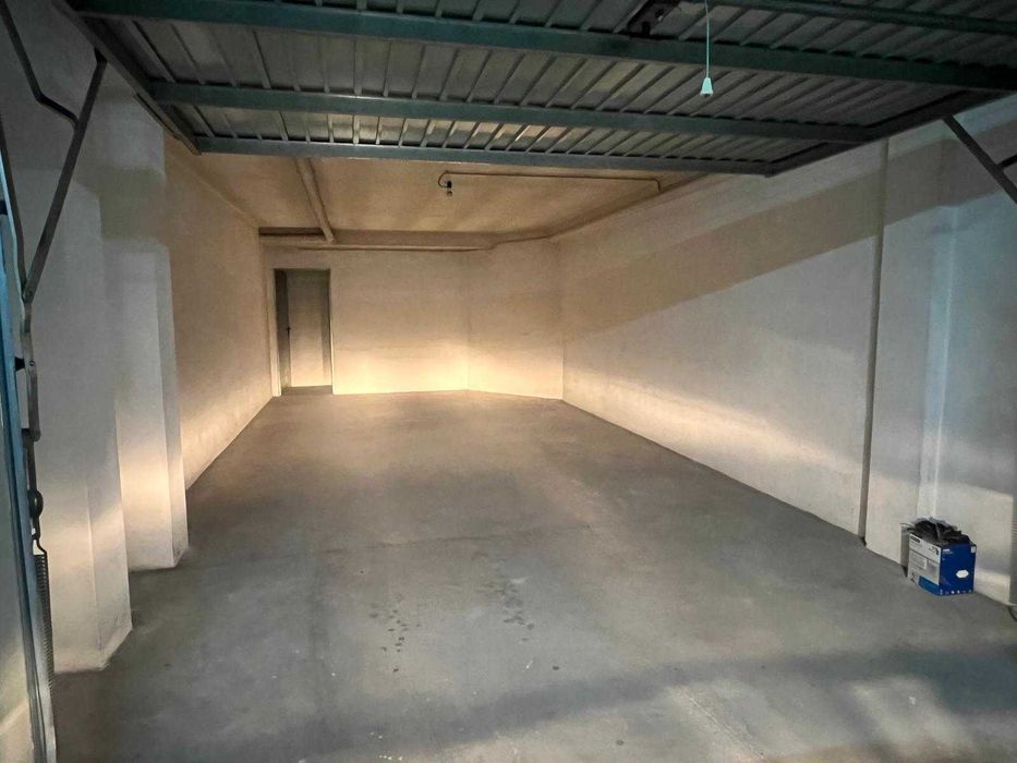 Garagem box fechada – 40,5 m² – junto ao Colégio dos Carvalhos