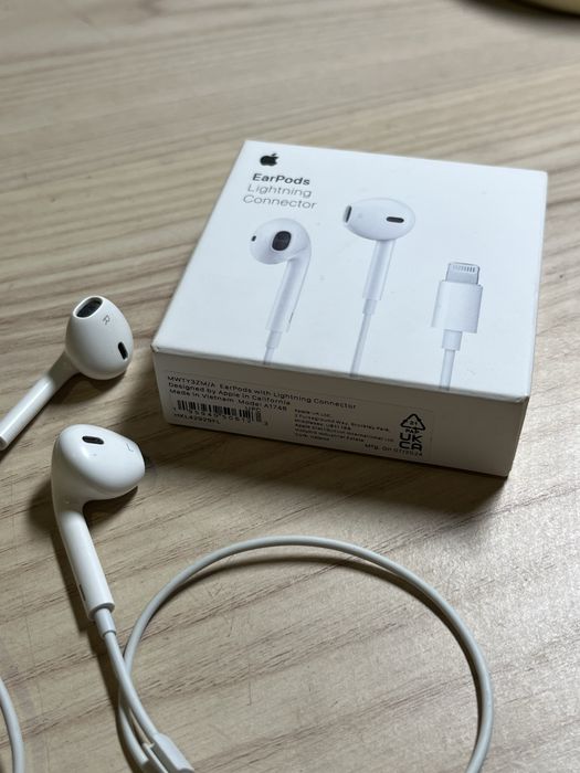 Apple EarPods lightning