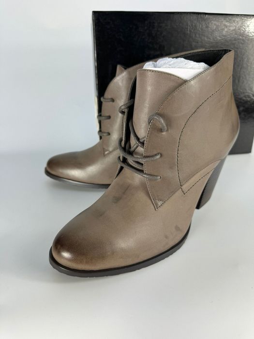 Nowe botki wiązane na obcasa BELMONDO  41