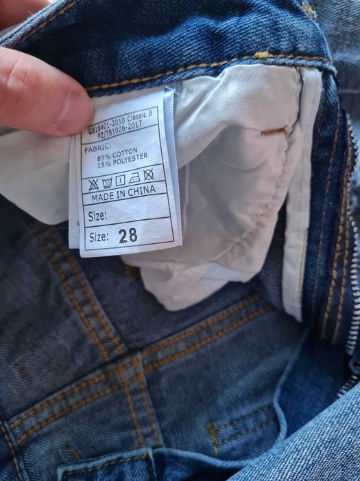 Nowe Meskie spodnie jeansowe 28