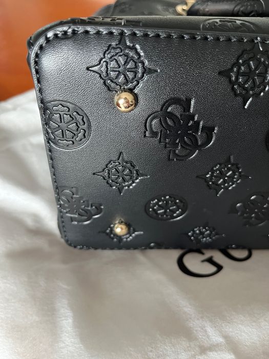 Torebka damska do ręki/ kuferek