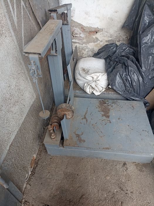 Продам ваги на  1000кг