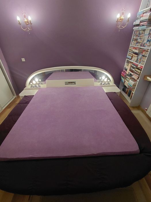 Łóżko z materacem