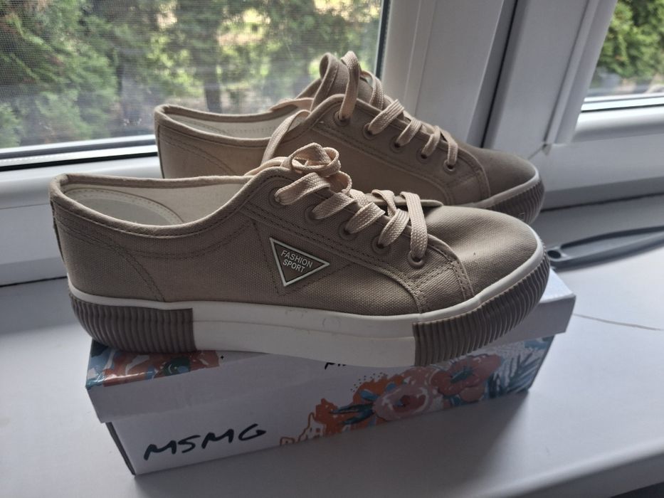 Trampki rozmiar 40