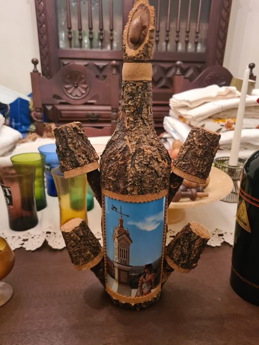Garrafa em cortiça com copos