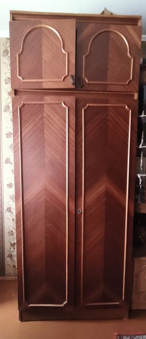 Шкаф двухдверный