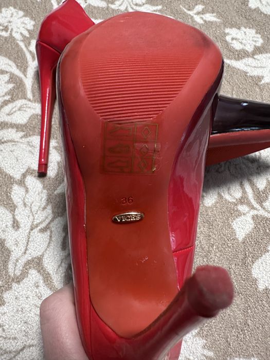 Туфлі лабутени амбре