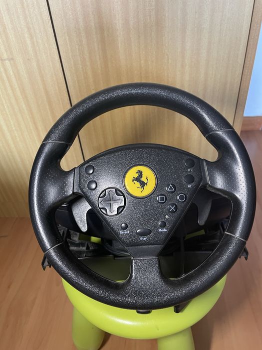 Volante e pedais para Playstation Ferrari