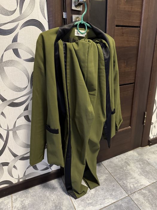 Костюм брючний, костюм