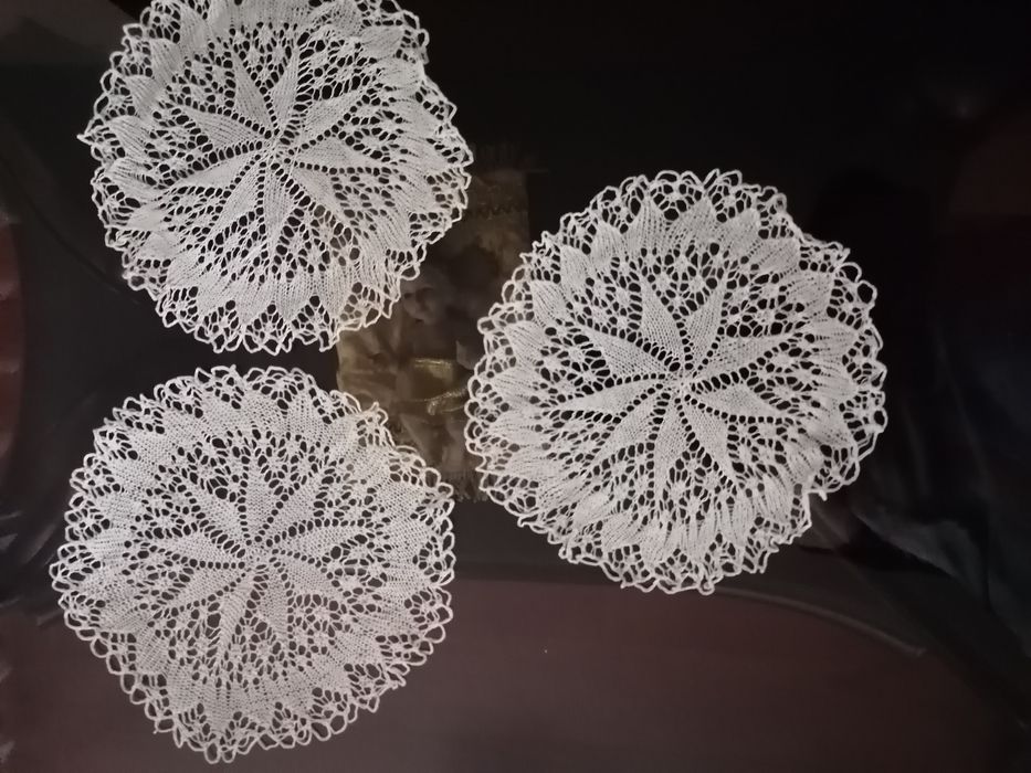 Conjuntos  de 2 /3 em crochê feito a mão , desde