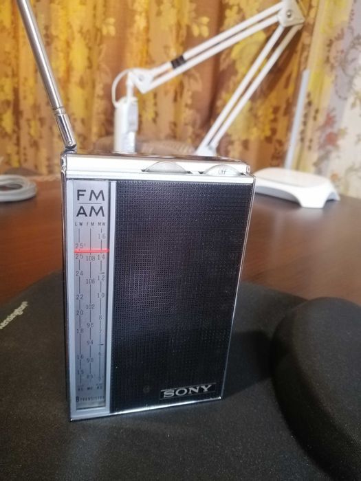 Радио приёмник Sony tfm-825L.Достаточно редкая модель 1964 года.
