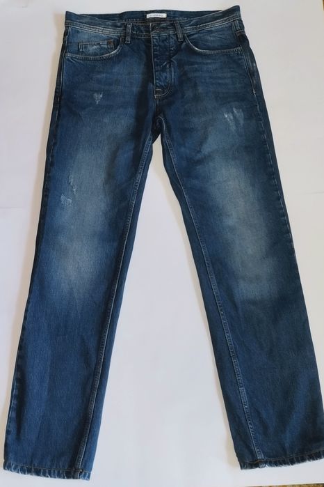 Джинси з потертостями