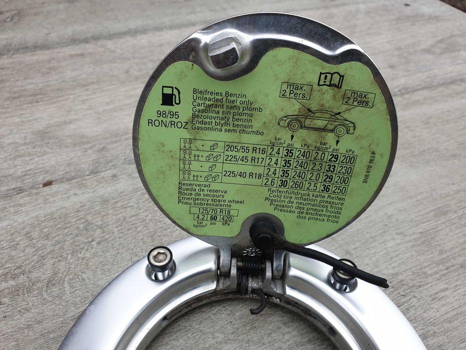 Audi TT 8N Klapka wlewu paliwa