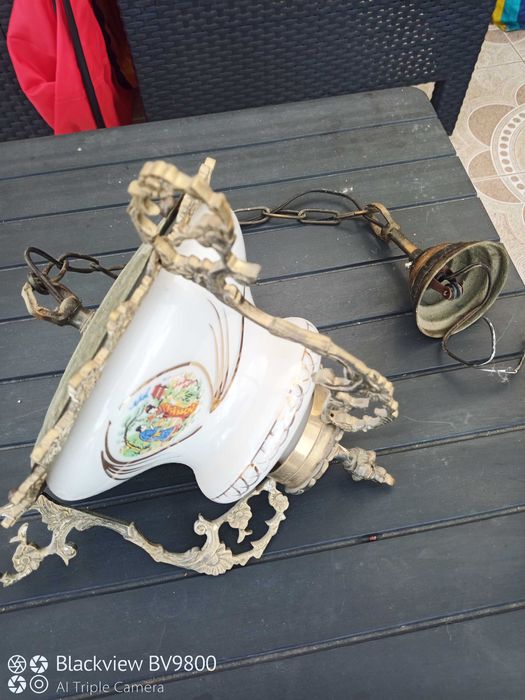 Candeeiro antigo em latão e tulipa em vidro