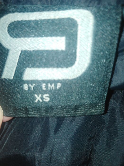 Продам куртку женскую фирмы by emp