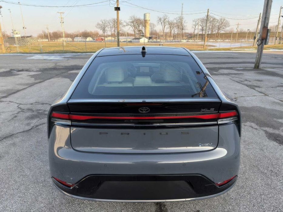 Toyota Prius      2024