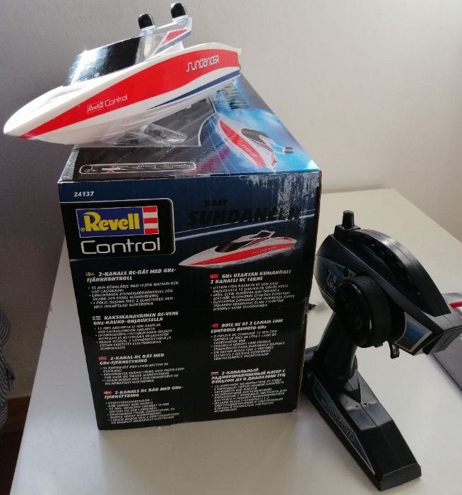 Barco miniatura RC , com controlo remoto - Revell