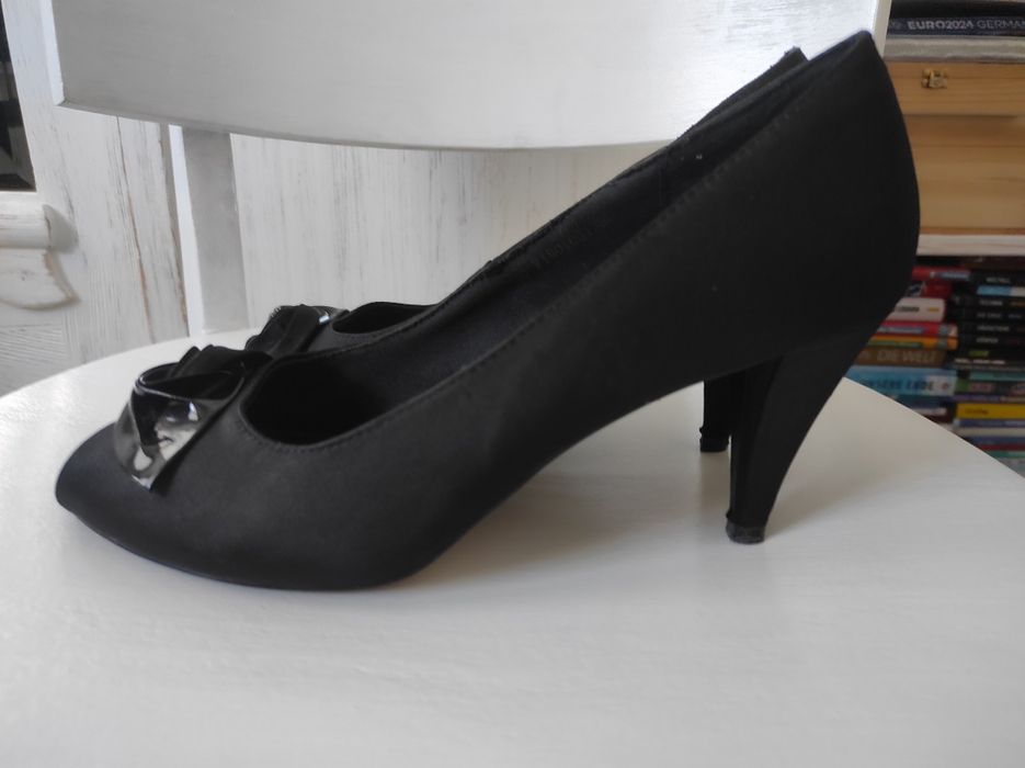 Buty czółenka, czarne, rozmiar 40