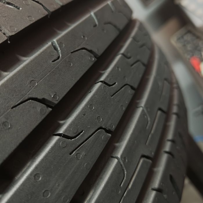 205/60/16 Sprzedam parę opon letnich Continental