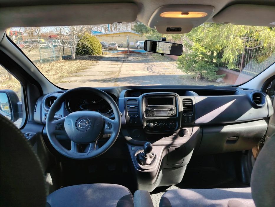 Opel Vivaro Long 9 osobowy 2017r.
