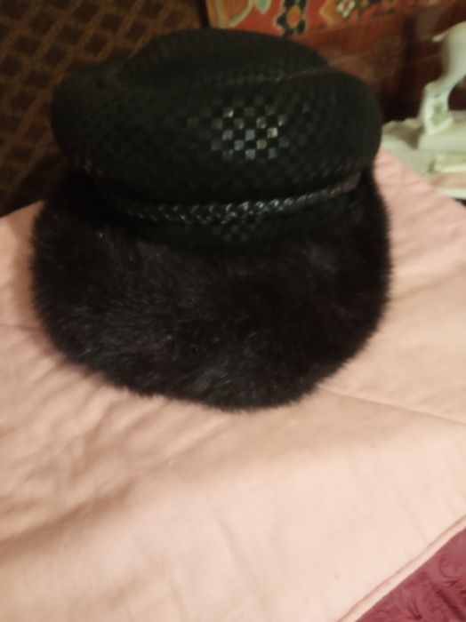 шапка норковая очень симпатичная и берет норковый
