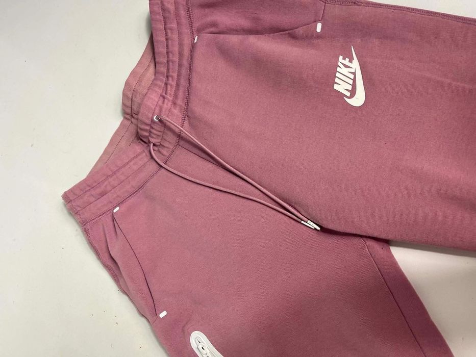 Damskie sportowe dresy Nike