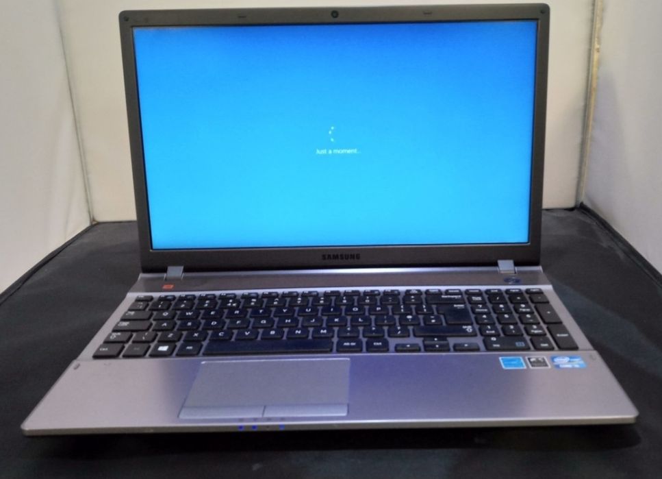 Ноутбук Samsung 550P5C JBL SSD 15.6" i5  Wi-Fi Bluetooth Win10Pro