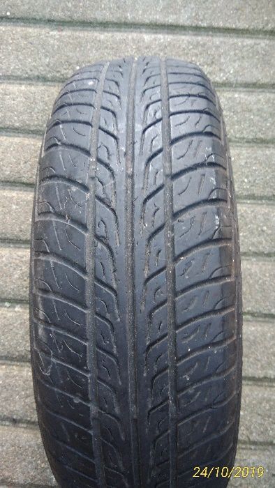 Pneu 165/70 R13 79T