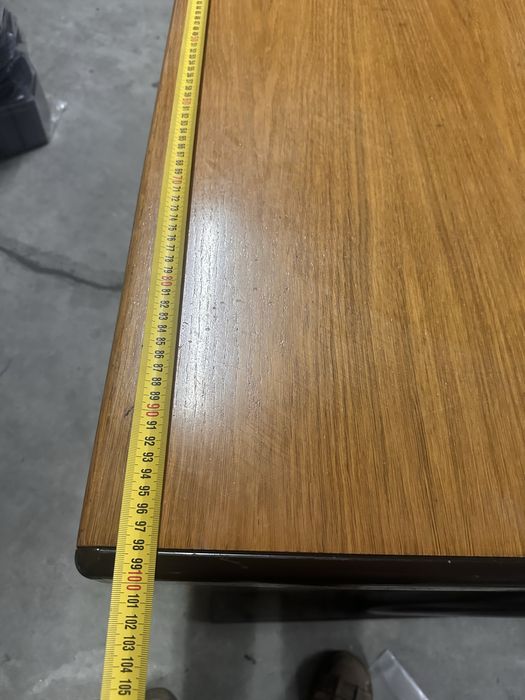 Secretária em bom estado