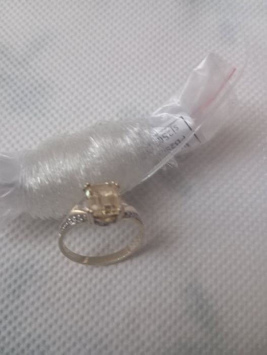 Złoty pierścionek zaręczynowy 585