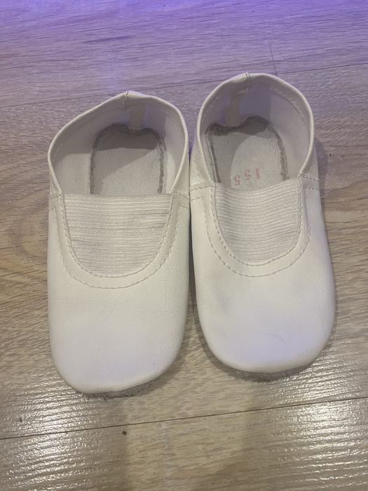 Чешки дитячі білі шкіряні в садочок для дівчинки хлопчика