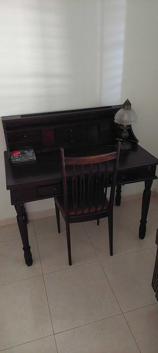 Escrivaninha de estilo antigo